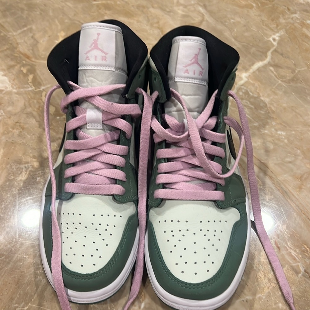 Nike Jordan Mid